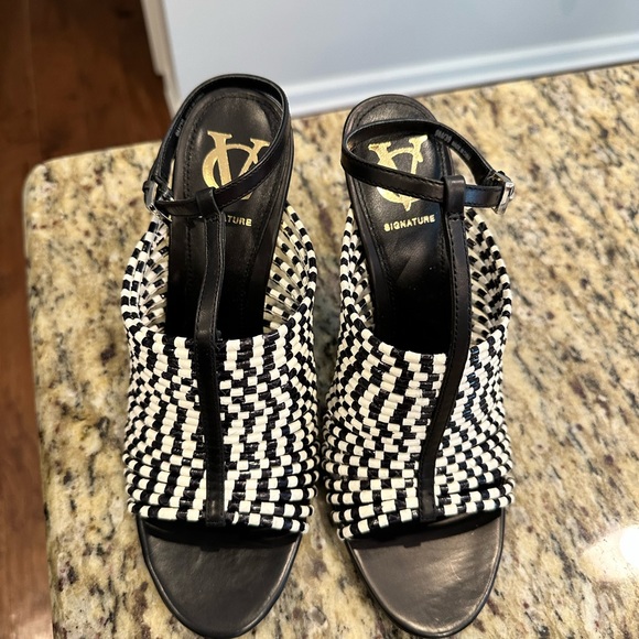 Brand New Signature Vince Camuto. - Picture 9 of 9